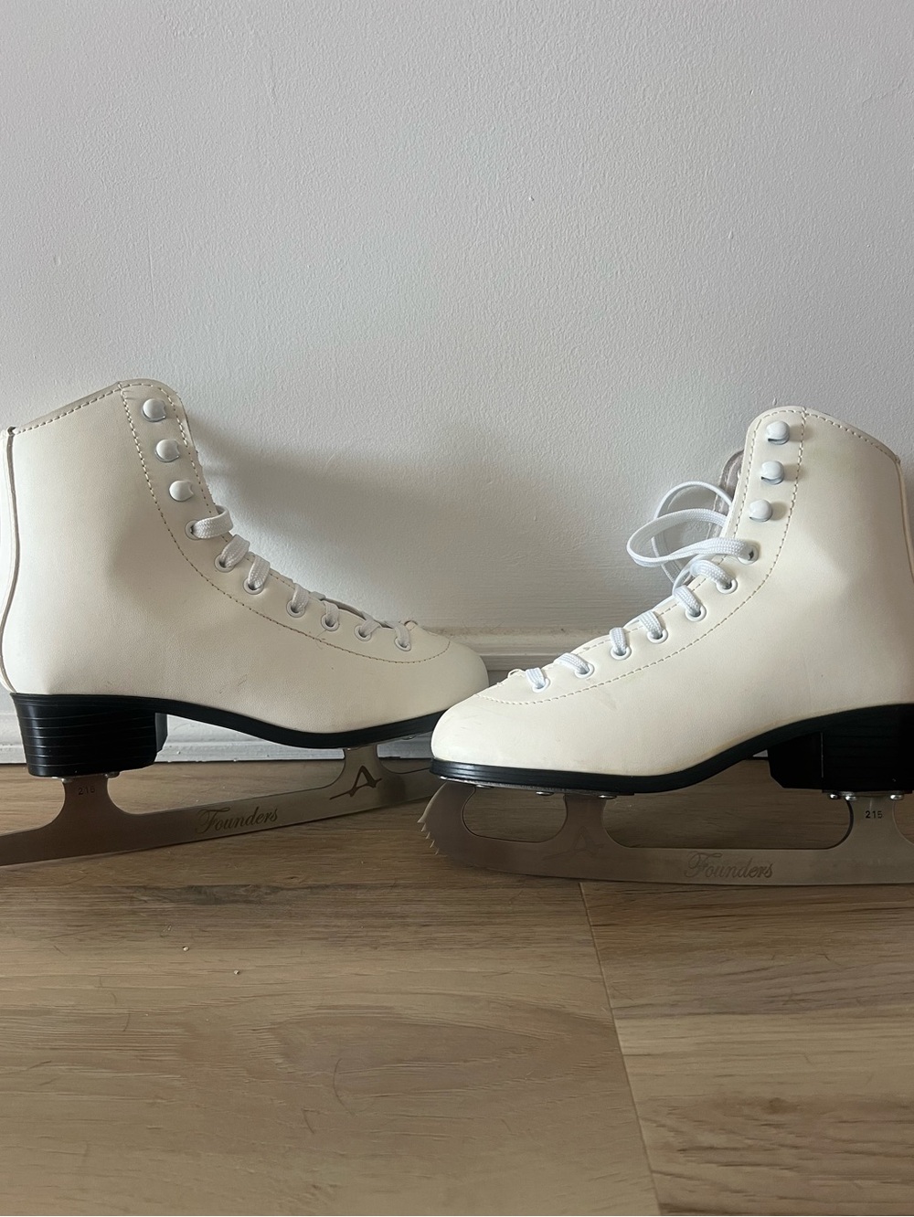 American Athletic Founders Classic Girl Ice Skates Figure Boots Size US 4 Eur 35